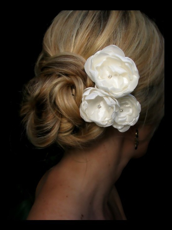 Long-lasting bridal hair look