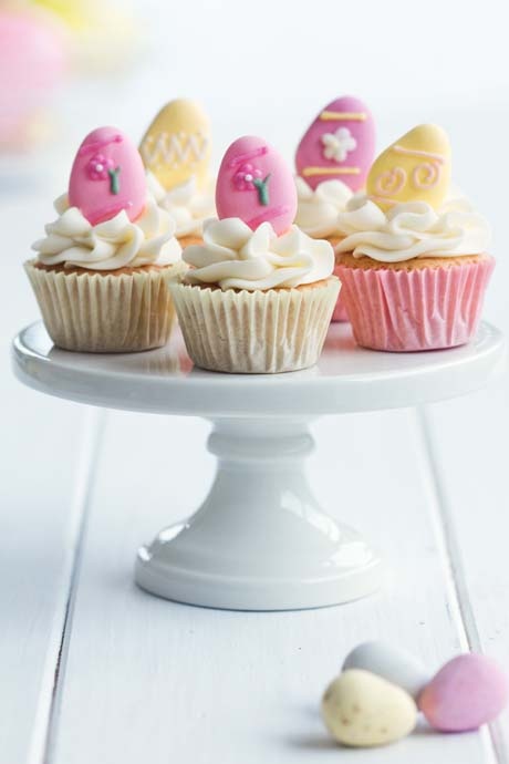 Decorated Easter holiday cupcake