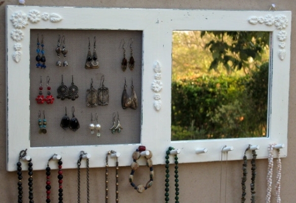 Low-profile jewelry display idea